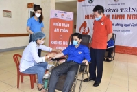 Tuổi trẻ Hà Tĩnh tham gia hiến máu tình nguyện giữa cao điểm dịch COVID-19