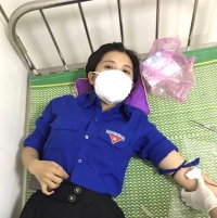 Hai nữ đoàn viên tiêu biểu ở thị xã Hồng Lĩnh hiến máu trực tiếp cứu người