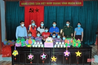 Huyện đoàn Hương Khê phối hợp Lực lượng biên phòng tại địa phương tổ chức "Tết Trung thu" cho trẻ em dân tộc Chứt