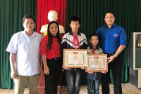 Hương Sơn: Tuyên dương học sinh nhặt được của rơi trả người đánh mất