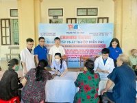 Thành đoàn: Tổ chức Chương trình khám, cấp phát thuốc miễn phí cho đối tượng thương binh, bệnh binh, cựu thanh niên xung phong, người cao tuổi