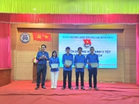 Đoàn trường THPT Nguyễn Thị Minh Khai tuyên dương Học sinh 3 tốt năm học 2023 - 2024