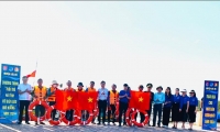 Tuổi trẻ Lộc Hà triển khai tuyên truyền về biên giới, biển đảo và tặng cờ cho ngư dân