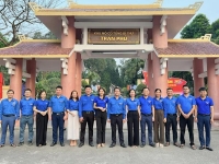 Thị đoàn Hồng Lĩnh: Hành trình đến với địa chỉ đỏ - Dâng hương tại Khu mộ Tổng Bí thư Trần Phú
