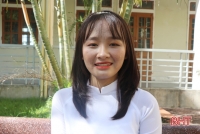 Đạt 3 điểm 10 tuyệt đối ở các môn Toán, Hóa, Sinh đã giúp Võ Thị Kim Anh - nữ sinh lớp 12 Toán 1 - Trường THPT Chuyên Hà Tĩnh trở thành thủ khoa đầu vào khối B cả nước.