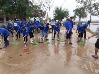 Huyện Đoàn Kỳ Anh: Hơn 200 ĐVTN chi viện hỗ trợ huyện Cẩm Xuyên khắc phục lũ lụt