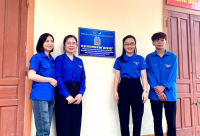 Đoàn Thanh niên Trường Đại học Hà Tĩnh trao quà cho trẻ em khuyết tật, trẻ em chậm tiến tại làng trẻ em SOS