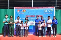 BÀN GIAO CÔNG TRÌNH BỂ BƠI DI ĐỘNG PHÒNG CHỐNG TAI NẠN ĐUỐI NƯỚC VÀ RA MẮT ĐỘI HÌNH THANH NIÊN TÌNH NGUYỆN PHÒNG CHỐNG ĐUỐI NƯỚC CHO TRẺ EM
