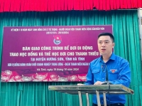 BÀN GIAO CÔNG TRÌNH BỂ BƠI DI ĐỘNG; TRAO HỌC BỔNG VÀ THẺ HỌC BƠI; TỔ CHỨC LỚP DẠY BƠI MIỄN PHÍ CHO THIẾU NHI TẠI HUYỆN HƯƠNG SƠN