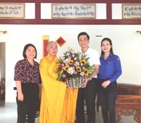 Hội LHTN Việt Nam tỉnh Hà Tĩnh chúc mừng Đại lễ Phật đản 2019