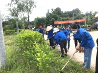 Đoàn xã Kỳ Thượng hưởng ứng ngày Chủ nhật xanh 26/10 chung tay giữ gìn môi trường xanh - sạch - đẹp