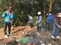 Cẩm Xuyên: ĐVTN Tình nguyện ra quân thu gom, xử lý rác thải tại các địa điểm du lịch sau dịp nghỉ lễ