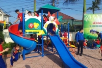 Tỉnh đoàn Hà Tĩnh hỗ trợ lắp đặt 10 khu vui chơi trẻ em