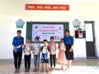 Vũ Quang: Khai giảng lớp Tiếng anh miễn phí và các câu lạc bộ thiếu nhi tại Ngôi nhà trí tuệ thôn Hương Thọ