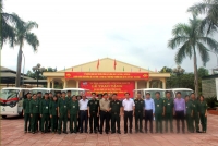 Viettel tặng 5 xe bus điện cho BQL Khu du tích Ngã ba Đồng Lộc