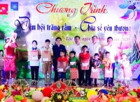 Thiếu niên nhi đồng huyện Lộc Hà rộn ràng vui tết Trung thu năm 2020