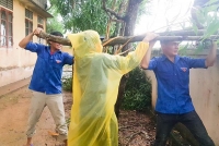2.000 đoàn viên thanh niên Hà Tĩnh hỗ trợ người dân ứng phó  với cơn bão số 3