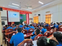 Hương Sơn: Đội Tri thức trẻ cấp huyện hướng dẫn ứng dụng chuyển đổi số và tiến bộ khoa học kỹ thuật trong chăn nuôi hướng tới xây dựng NTM thông minh