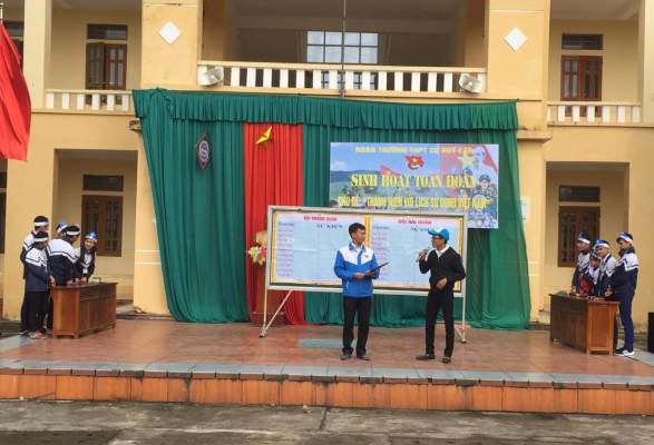 Vũ Quang: Đoàn Trường THPT Cù Huy Cận tổ chức sinh hoạt dưới cờ theo chủ đề “Thanh niên với Lịch sử QĐND Việt Nam”