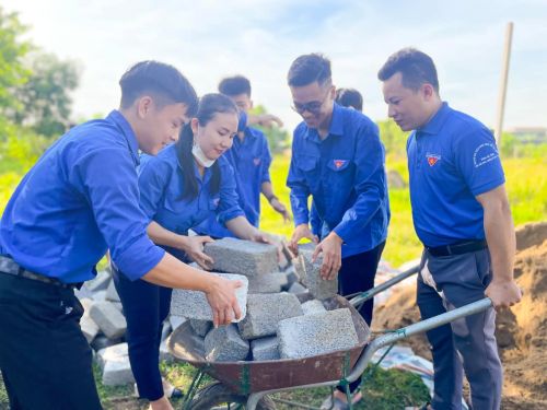 Ra quân Chủ nhật xanh 25/5 của đoàn viên thanh niên thành phố Hà Tĩnh 