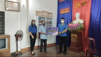 Thị xã Hồng Lĩnh: Trao tặng 10 tủ sách  chào mừng kỷ niệm 80 năm thành lập Đội TNTP Hồ Chí Minh (15/5/1951-15/5/2021)