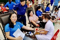Nữ giáo viên ở Lộc Hà giỏi việc trường, xung kích hiến máu tình nguyện