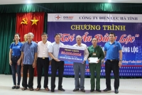 Đoàn cơ sở Công ty Điện lực Hà Tĩnh tổ chức hành trình “Tri ân Đồng Lộc”