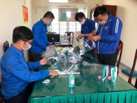 Thanh niên Hà Tĩnh thiết kế kính chắn giọt bắn phòng chống lây nhiễm Covid-19