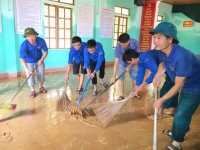 Tuổi trẻ Hà Tĩnh hỗ trợ nhân dân khắc phục hậu quả mưa lũ