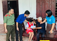 Huyện đoàn Nghi Xuân thăm hỏi, tặng quà cho thanh niên yếu thế, chậm tiến trên địa bàn