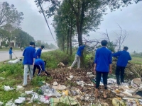 Đoàn trường Đại học Hà Tĩnh ra quân Chủ nhật xanh 24/8