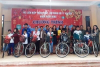 Vũ Quang: Trao tặng 97 suất quà trong chương trình “Đông ấm cho em”
