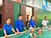 THÀNH PHỐ HÀ TĨNH:  THÀNH ĐOÀN - HỘI ĐỒNG ĐỘI THÀNH PHỐ HÀ TĨNH MỞ 3 LỚP DẠY BƠI MIỄN PHÍ HÈ 2024 CHO THIẾU NHI CÓ HOÀN CẢNH KHÓ KHĂN – RA MẮT 15 CLB HỌC BƠI PHÒNG CHỐNG ĐUỐI NƯỚC