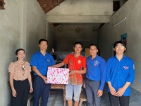Huyện Hương Sơn: Thăm hỏi, động viên và tặng quà cho thanh niên hoàn lương, chậm tiến trên địa bàn.