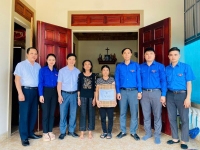 Tỉnh đoàn Hà Tĩnh thăm hỏi, tặng quà thân nhân, gia đình chiến sỹ đang công tác vùng biên giới, biển đảo