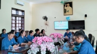 Tỉnh đoàn, Hội LHTN Việt Nam tỉnh phối hợp với Công đoàn Ngân hàng Oceanbank tặng quà cho các hộ nghèo bị ảnh hưởng bởi lũ lụt ở Hà Tĩnh